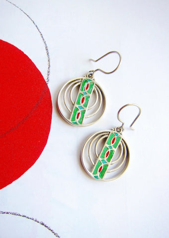 Chic and artistic, concentric circle enamel earrings