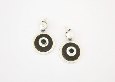 Chic, wood and onyx round Modernist earrings