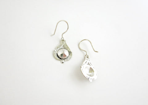 Dainty, faceted center, filigree Victorian earrings - Lai
