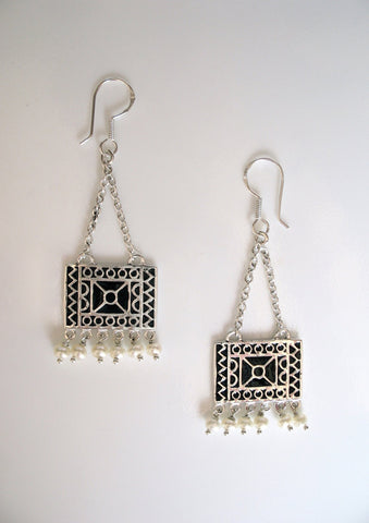 Dangling, bohemian, rectangular chain earrings with pearl fringe