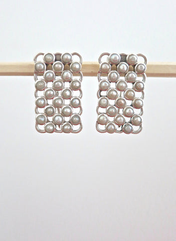 Elegant rectangular pearl earrings