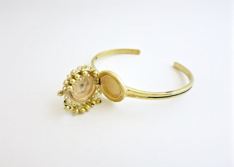 Elegant, vintage inspired, gold-plated brass round locket bracelet - Lai