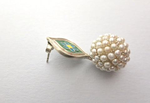 Exquisite, seed pearl earrings with enamel work - Lai
