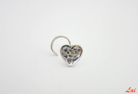 Fun, and quaint hammer-finish heart nose pin - Lai