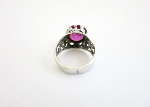 Gorgeous, feminine Pashtun ring with a round pink stone - Lai