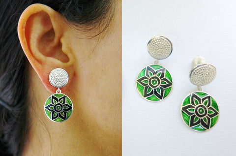 Graceful, round dangle earrings in green and black Nathdwara enamel - Lai