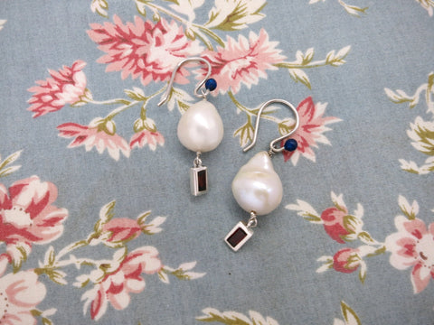 January (baroque pearl birthstone earrings) - Lai