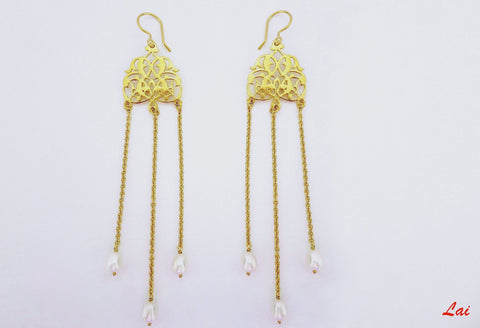 Long, pearl shoulder duster, gold-plated earrings - Lai