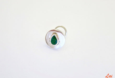 Minimalist, round, green-stone inlaid nose pin