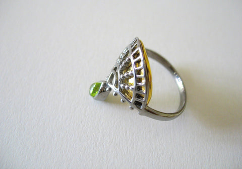 Stunning, dainty, dual-tone mehndi inspired ring with green peridot - Lai