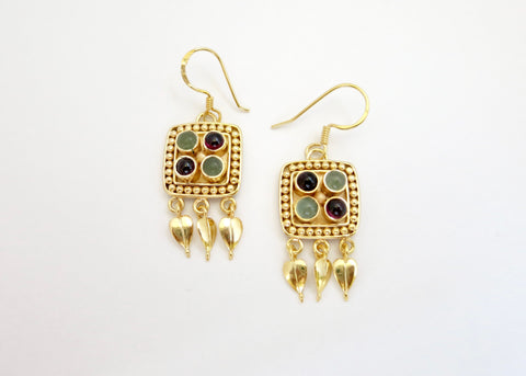Graceful and chic, Hellenic, square dangle earrings with chrysoprase and garnet - Lai
