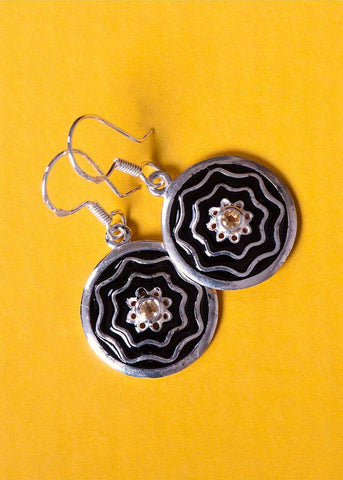 Dainty, round earrings with citrine and fine black enamel work - Lai 