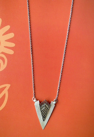 Artistic, arrowhead shape pendant necklace with black rhodium plated detailing
