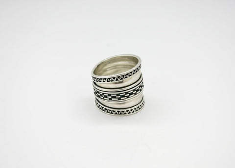 Beautifully detailed, cigar band ring - Lai