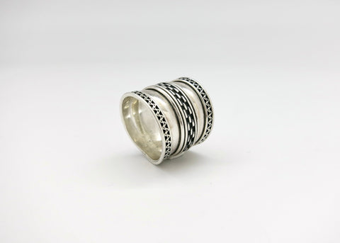 Beautifully detailed, cigar band ring - Lai