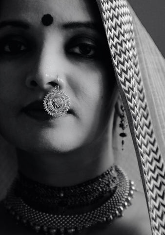 Bewitching, regal, dangling filigree nose ring - Lai