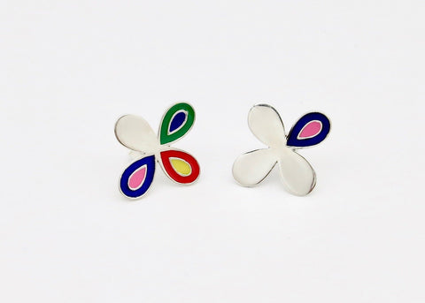 Chic, asymmetrical floral 'puspa' ear studs