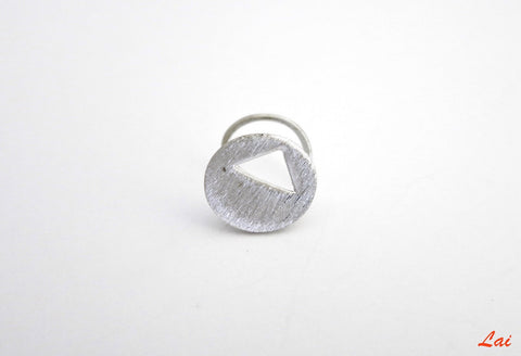 Chic, brush-finish, circular nose pin with a cut-out - Lai