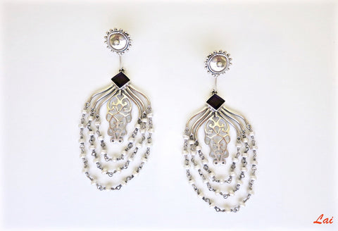 Chic, draping pearls chandelier earrings - Lai