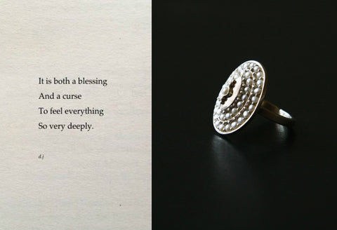 Classic and chic, pearl encrusted oval ring - Lai