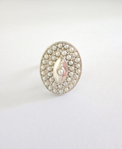 Classic and chic, pearl encrusted oval ring - Lai