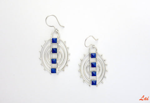 Contemporary and chic, oval earrings set with pyramid cut lapis lazuli - Lai