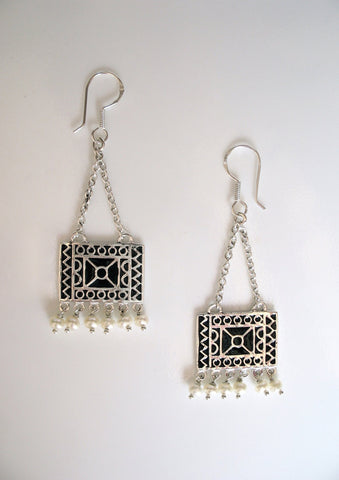 Dangling, bohemian, rectangular chain earrings with pearl fringe - Lai