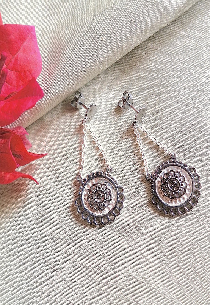 Elegant, dangling chain earrings with black rhodium plated detailing - Lai