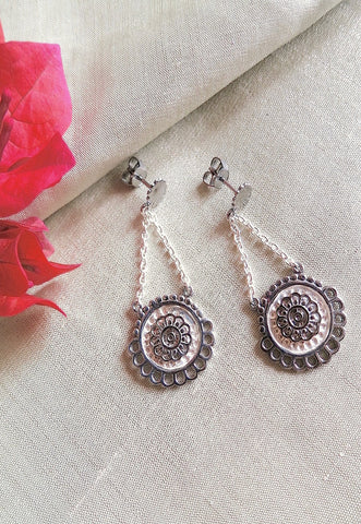 Elegant, dangling chain earrings with black rhodium plated detailing - Lai