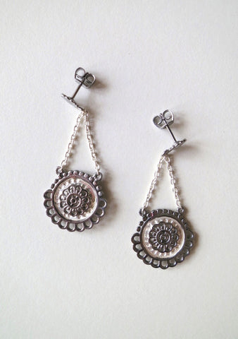 Elegant, dangling chain earrings with black rhodium plated detailing - Lai