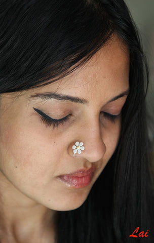 Elegant, dual-tone floral nose pin - Lai