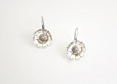 Elegant, minimalist, buttercup Victorian earrings - Lai