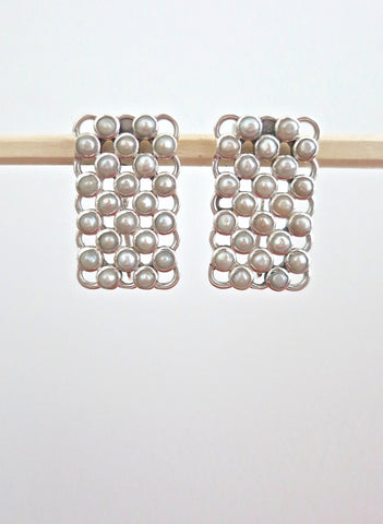Elegant rectangular pearl earrings