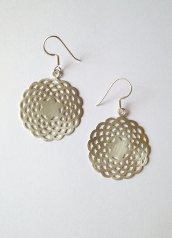 Elegant, simple scallop cut-out earrings in satin polish