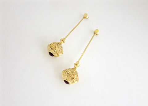 Elegant, stylish, gold plated long earrings with garnet - Lai