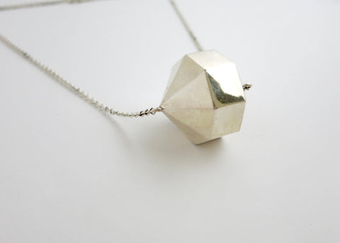 Exquisite, 24-sided polygon locket necklace in sterling silver - Lai