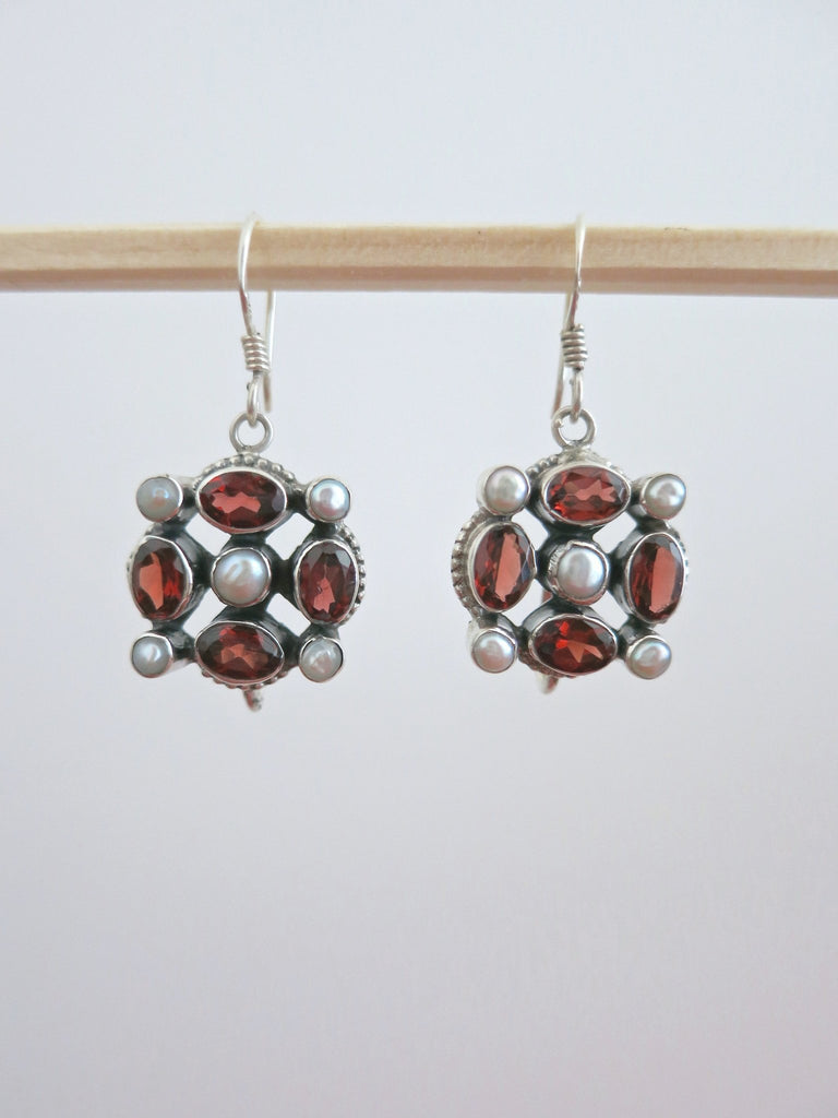 Exquisite garnet and pearl earrings - Lai