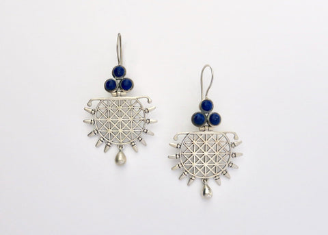 Exquisite, grid pattern lapis earrings - Lai