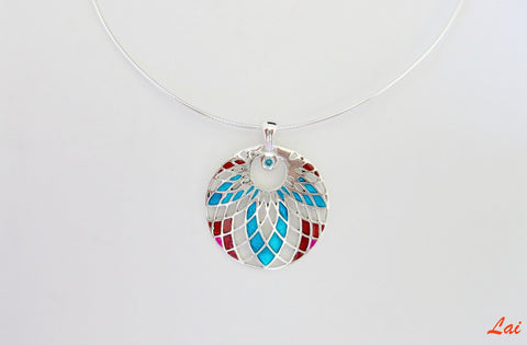 Exquisite, jali cut-out pattern round enamel pendant - Lai