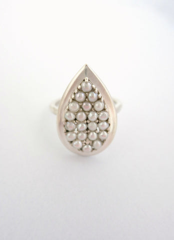 Exquisite, tear-drop shape pearl encrusted ring - Lai