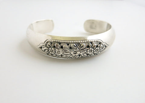Exquisite traditional chase work bracelet from Thailand - Lai
