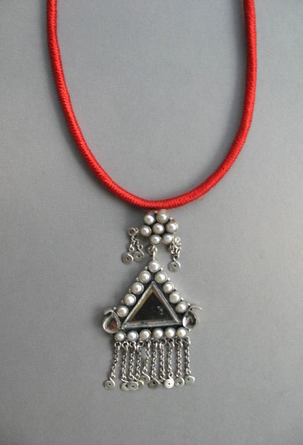 Exquisite, triangular mirror and pearls, long, Kashmiri pendant with a fringe - Lai