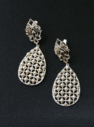 Glamorous, pearl jali drop earrings - Lai