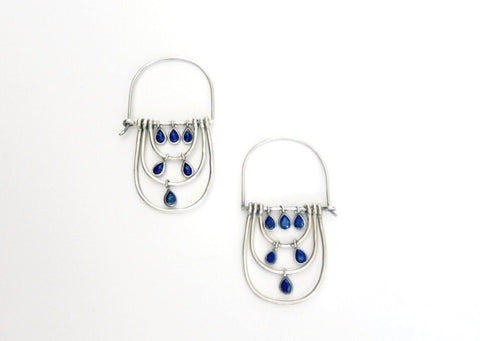 Glamorously chic, elongated hoops with faceted lapis drops