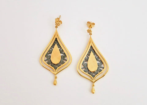 Gorgeous, gold plated, two-tone 'Chandni' drop earrings