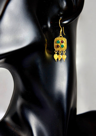 Graceful and chic, Hellenic, square dangle earrings with chrysoprase and garnet - Lai