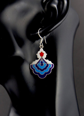 Graceful, Mughal motif scallop enamel earrings - Lai