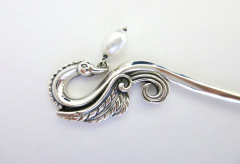 Graceful, swan bun-stick with a dangling pearl - Lai