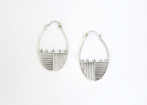 Kendi oval hoops with a line patten - Lai