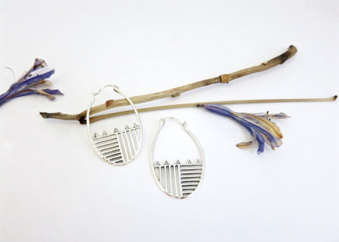 Kendi oval hoops with a line patten - Lai